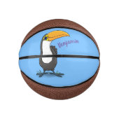 Cute happy toucan cartoon illustratie basketbal (Voorkant)