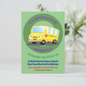 Cute happy yellow school bus cartoon kaart (Staand voorkant)