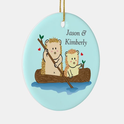 Cute Hedgel Couple on Wooden Boat Keramisch Ornament (Rechts)