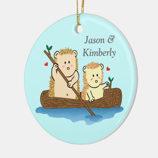 Cute Hedgel Couple on Wooden Boat Keramisch Ornament (Links)