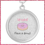 Cute heeft een donut zilver vergulden ketting<br><div class="desc">Cute heeft een donatontwerp met een bevroren donut afbeelding.</div>