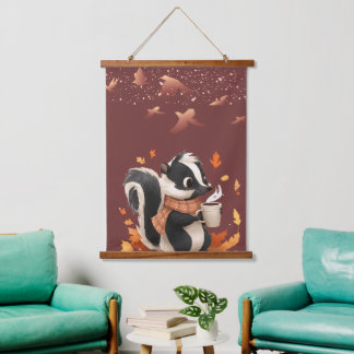 Cute Herfst Stinkdier met Koffie Wandtapijt - Cozy Hangend Wandkleed