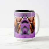Cute Highland Koe in Lavender Field Tweekleurige Koffiemok (Voorkant rechts)