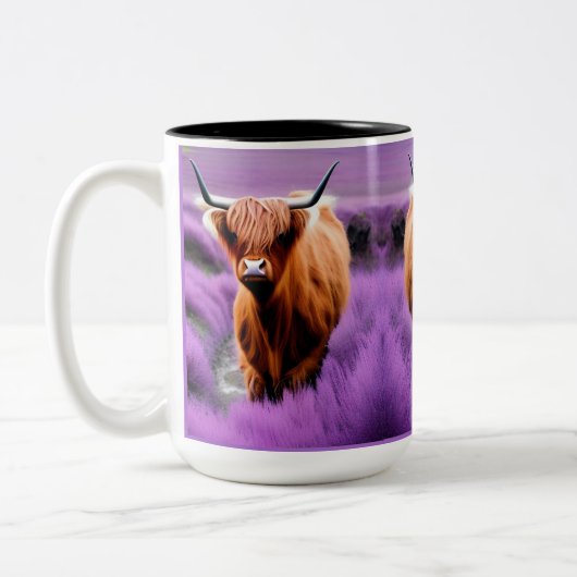 Cute Highland Koe in Lavender Field Tweekleurige Koffiemok (Links)