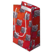 Cute Hippo in Santa Hat Pattern op Red Klein Cadeauzakje (Voorkant Gekanteld)