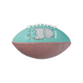 Cute hippo springende cartoon illustratie american football (Gedraaid 90)