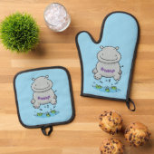 Cute hippo springende cartoon illustratie ovenwant & pannenlap set (Top down)