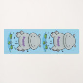 Cute hippo springende cartoon illustratie yogamat (Achterkant (horizontaal))