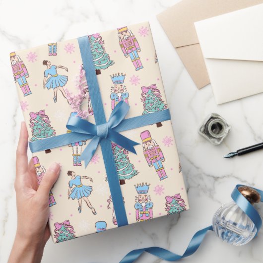 Cute Holiday Nutcracker Ballerina Pattern Cadeaupapier (Geschenken)