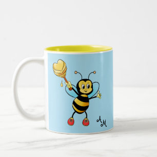 Cute Honey Bee with Heart & Monogram on Light Blue Tweekleurige Koffiemok
