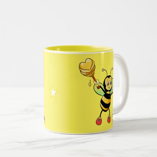 Cute Honey Bee with Heart & Monogram on Yellow Tweekleurige Koffiemok (Voorkant rechts)