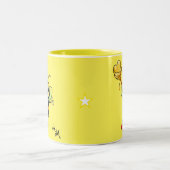 Cute Honey Bee with Heart & Monogram on Yellow Tweekleurige Koffiemok (Center)