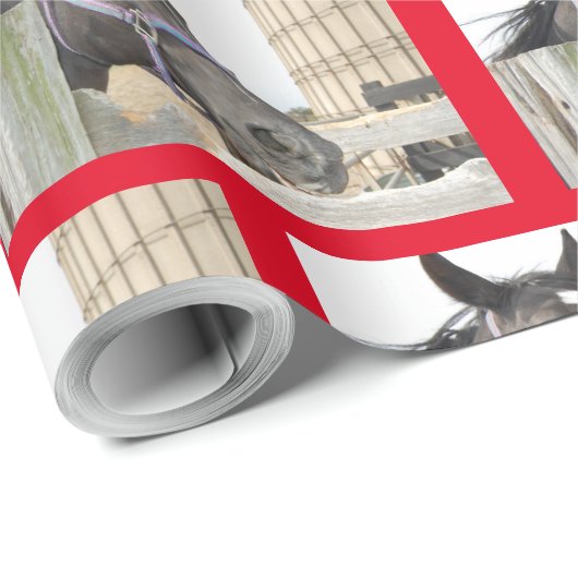 Cute Horse Kauwend op een Fence Post Cadeaupapier (Rol Hoek)