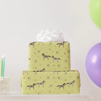 Cute Horses & Horseshoes Kids Birthdays Yellow Cadeaupapier