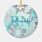 Cute Ice Blue Snowflake Persoonlijke naam RN Verpl Keramisch Ornament (Voorkant)