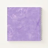 Cute iridescen lila paarse faux glitter monogram notitieboek (Achterkant)