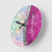 Cute iridescent roze faux glitter monogram ronde klok (Hoek)