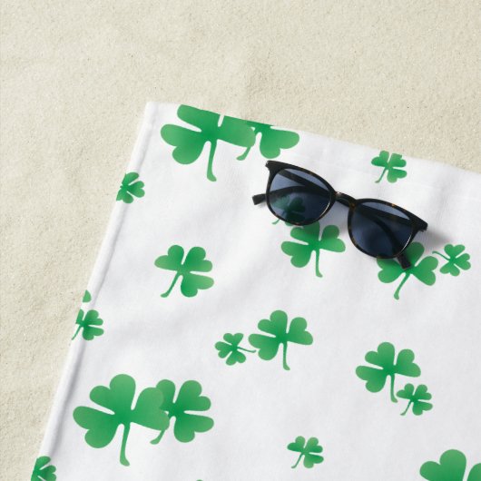 Cute Irish Shamrock Pattern Strandlaken (In situ)