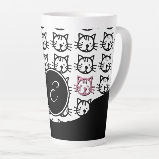 Cute Kat (zwart, wit en roze) Latte Mok (Rechterhoek)