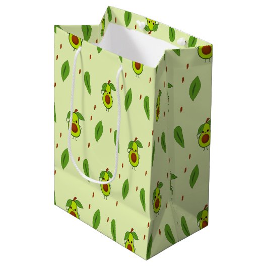 Cute kawaii avocado on green medium cadeauzakje (Voorkant Gekanteld)
