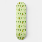 Cute kawaii avocado on green persoonlijk skateboard (Voorkant)