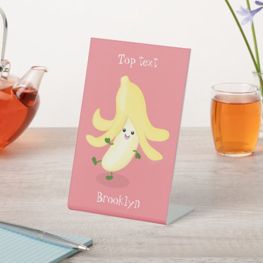 Cute kawaii banana cartoon reclamebord met voetstuk (Insitu)