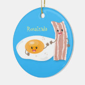 Cute kawaii egg and bacon cartoon illustration keramisch ornament (Links)