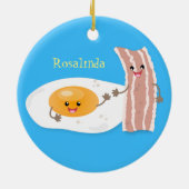 Cute kawaii egg and bacon cartoon illustration keramisch ornament (Achterkant)