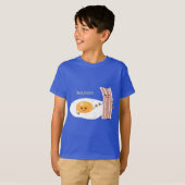 Cute kawaii egg and bacon cartoon illustration t-shirt (Voorkant volledig)