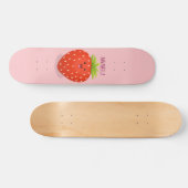 Cute kawaii strawberry cartoon illustration persoonlijk skateboard (Horizontaal)