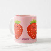 Cute kawaii strawberry cartoon illustration tweekleurige koffiemok (Voorkant links)
