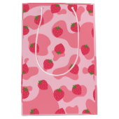 Cute Kawaii Strawberry Koe Pattern Medium Cadeauzakje (Voorkant)