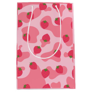 Cute Kawaii Strawberry Koe Pattern Medium Cadeauzakje