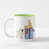 Cute Keesdoorn Puppy en Kitten Kerstmis Holiday Tweekleurige Koffiemok (Links)