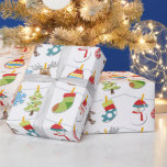 Cute Kerstelementen Pattern ID729 Cadeaupapier<br><div class="desc">Kleurenhangers hangen een collectie kleurrijke kerstelementen aan op een lijn in dit schattige geschenkomppatroon met sneeuwvlokken,  kerstmanden,  tandenbroodmannen,  snoeprietjes en nog veel meer. Zoek ID729 om andere producten met dit ontwerp te zien.</div>