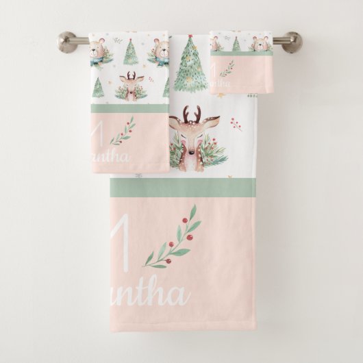 Cute Kerstfeestdagen Beer en deer Monogram Bad Handdoek (Insitu)