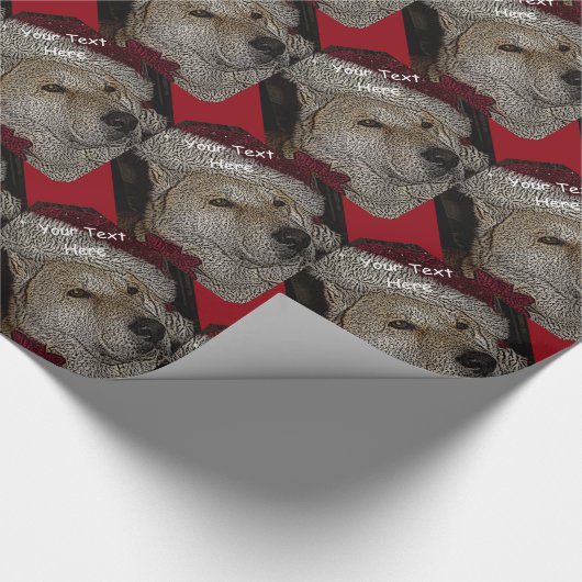 Cute kerstmis akita in red santa hat portret cadeaupapier (Hoek)