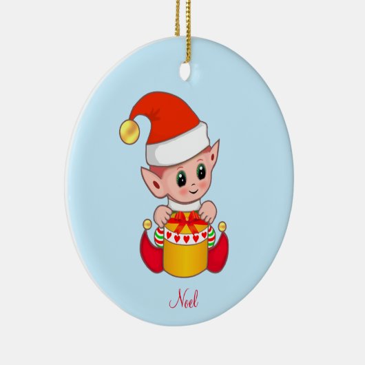 Cute Kerstmis Elf op Light Blue Keramisch Ornament (Rechts)