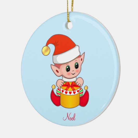 Cute Kerstmis Elf op Light Blue Keramisch Ornament (Links)