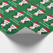 Cute Kerstmis Penguin Custom Kinder Green Holiday Cadeaupapier (Hoek)
