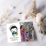 Cute Kerstmis Penguin Prettige feestdagen Foto Feestdagenkaart<br><div class="desc">Vakantiekaart met een schattige kerstpinguïn met kerstlichten en een cadeau. Een foto van het portretformaat wordt geadviseerd.</div>