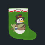 Cute Kinder Personalized Snowman Grote Kerstsok<br><div class="desc">Een schattige sneeuwman die gekleed is in een bovenste hoed en een vacht is voorzien van een kerstboom. Het afbeelding wordt op een heldere groene achtergrond geplaatst. Een witte scalloped grens in rood getrimd, met de naam van je kind in groen, versiert de top zelf. *Bedankt aan de Echte Cliënt...</div>