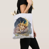 Cute  king Lion Sleeping On The Moon               Tote Bag (Dichtbij)