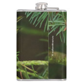 Cute Kinglet Songbird Causes Stir in de Fir Heupfles (Achterkant)