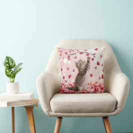 Cute Kitten Catching Valentine Heart Petals Kussen