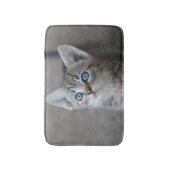 Cute Kitten in de tuin Badmat (Voorkant Verticaal)