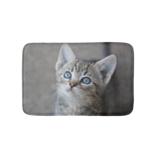 Cute Kitten in de tuin Badmat (Voorkant)