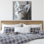 Cute Kitten in de tuin Canvas Afdruk (Insitu (Slaapkamer))