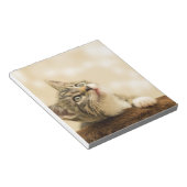 Cute Kitten met een uitgerekt paw Notitieblok (Schuin)