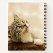 Cute Kitten met een uitgerekt paw Notitieboek (Achterkant)